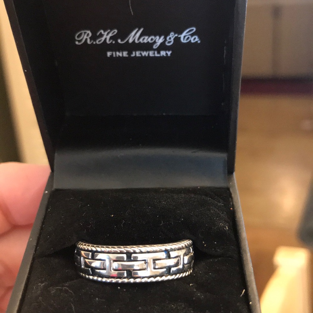 Men’s wedding band